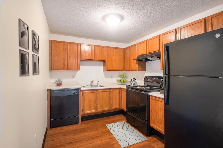 Building Photo - Pine Brook Place Apartments