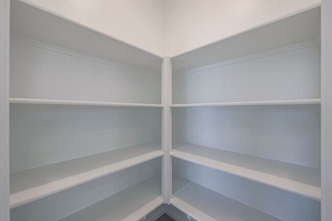 Building Photo - Alamar Living, 4 Bed, 3 Bath Rental!