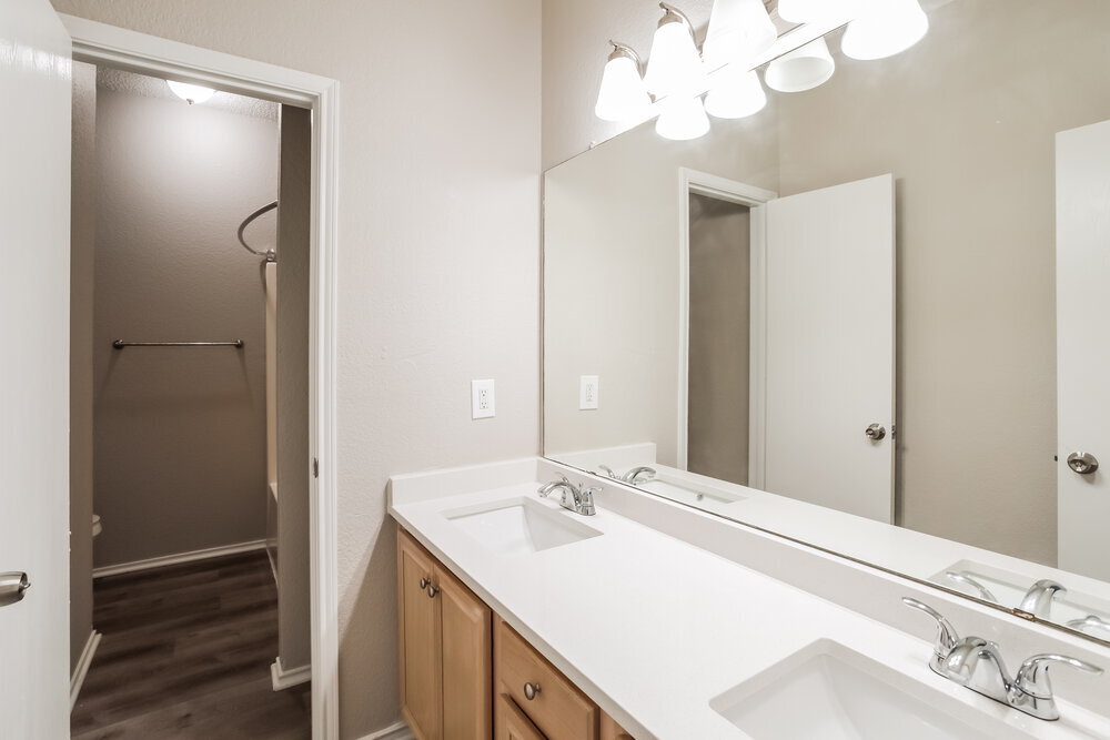Building Photo - 7213 Park Creek Cir W