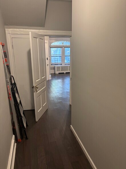 Building Photo - 216 Buckingham Pl