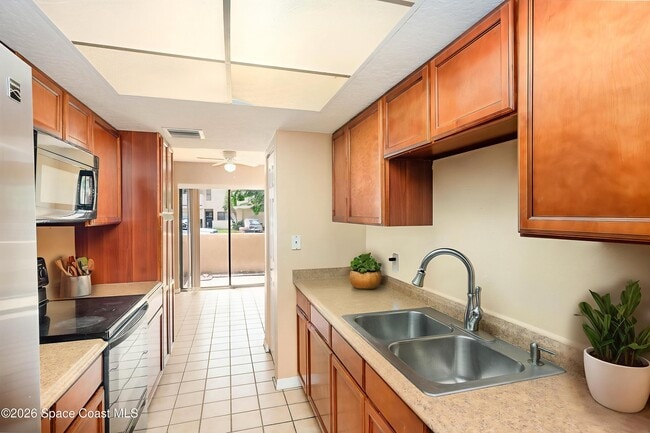 Building Photo - 1911 Cashew Courtway