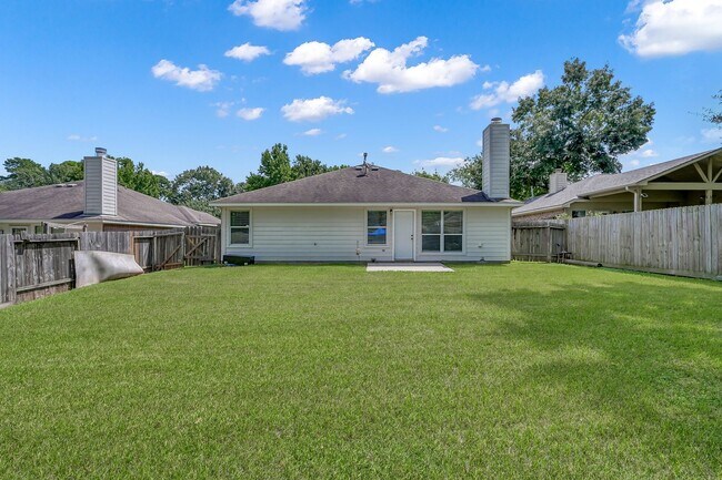 Building Photo - Cozy and quiet 4 bed 2 bath