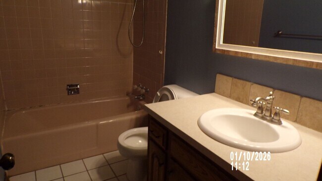 Building Photo - Fantasic Country Club West Home  1/2 OFF FIRST FULL MONTH'S RENT