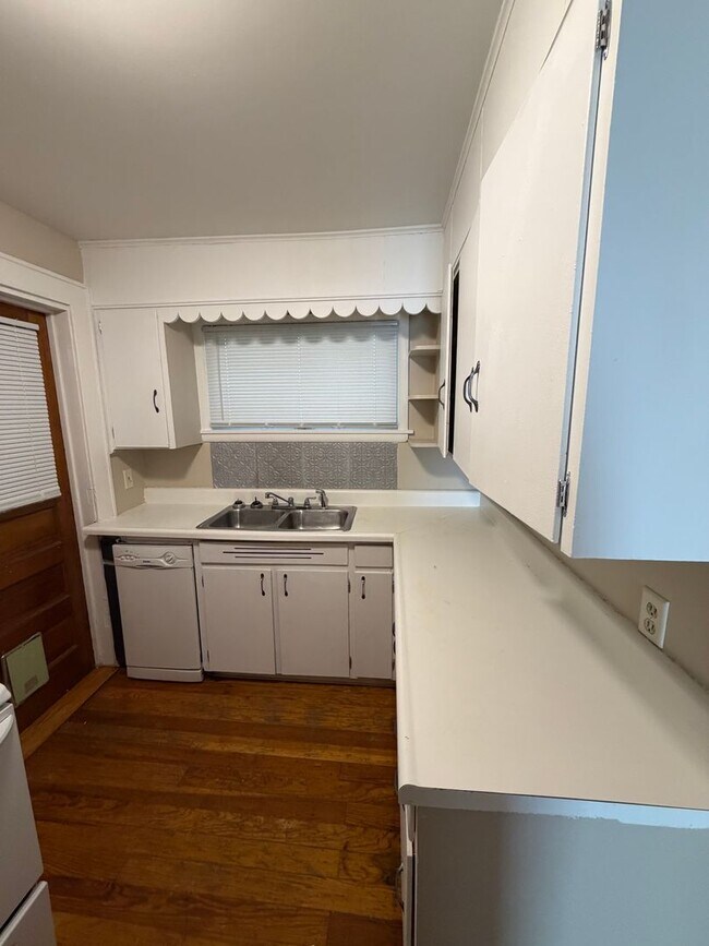 Building Photo - 1722 Coleman Ave