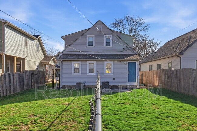 Building Photo - 1622 Yandes St