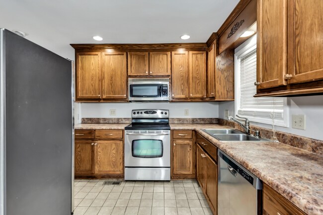 Building Photo - 2804 Thurman Cir SW