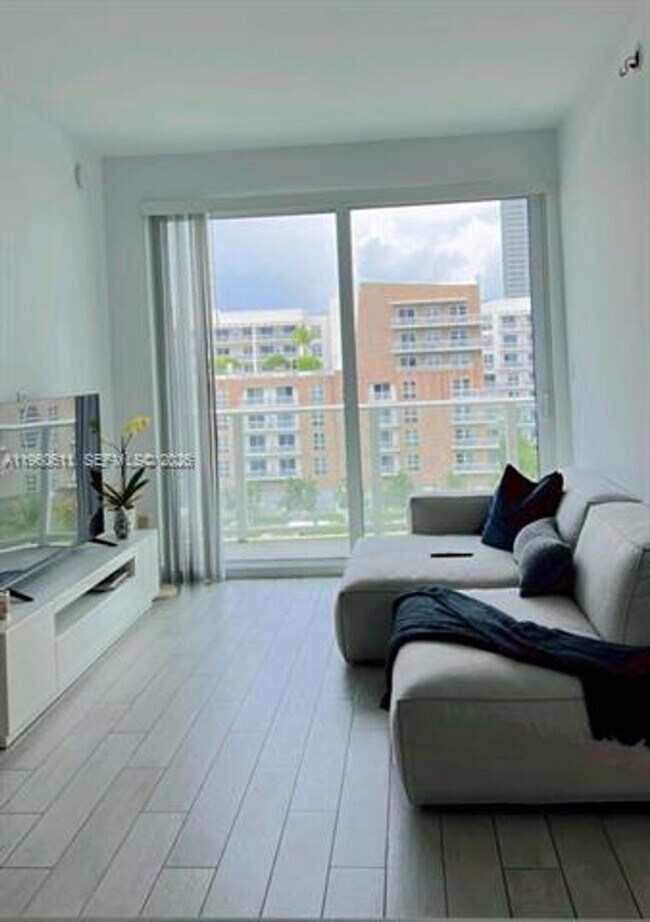 Building Photo - 321 NE 26th St