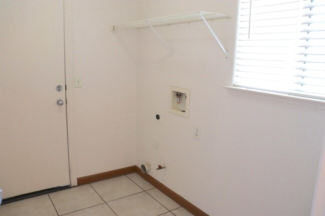 Building Photo - 2346 E Early Ave