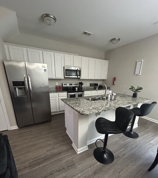Building Photo - 139 Hunters Grove Dr