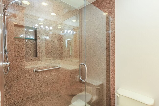 Building Photo - Available! Beautiful 3 Bedroom Townhome In Walnut Creek!