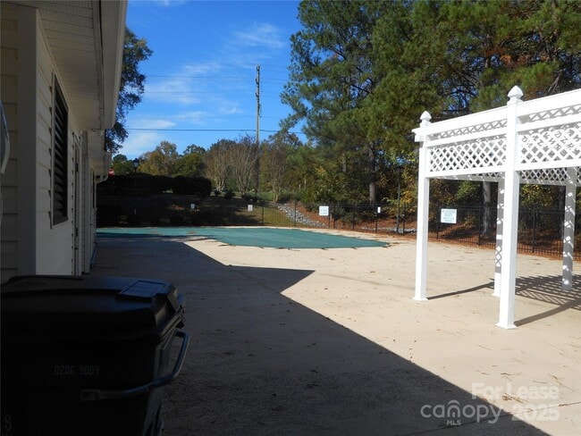 Building Photo - 8092 Kennet Ln