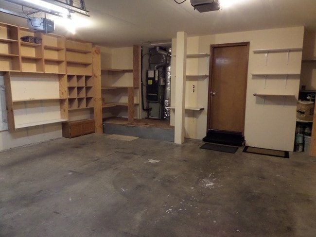 Building Photo - Fabulous 4 Bedroom Home with Gorgeous Fenc...