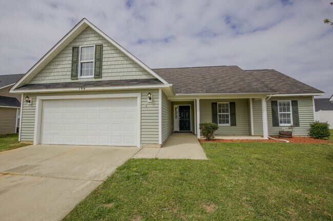 Building Photo - Charming 3 Bed, 2 Bath Rental Home in Raeford, NC - Don't Miss Out!