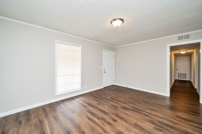 Building Photo - Spacious & Stylish – Fully Renovated 4BR H...