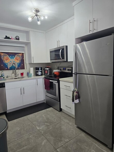 Building Photo - 13715 Kendale Lakes Cir