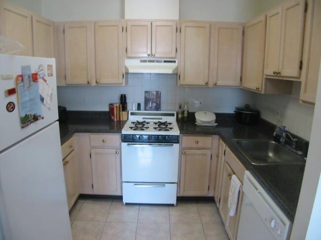 Building Photo - 3.0 bedroom in Cambridge Massachusetts 02140