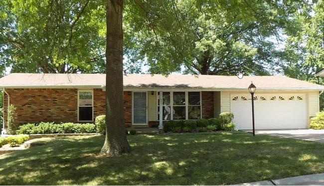 Building Photo - 809 Delhurst Dr