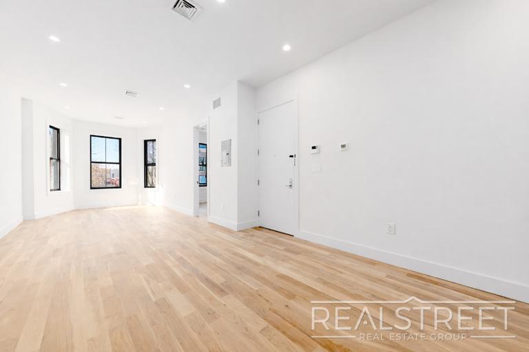Building Photo - Brand New Large 3 Bed 2 Bath in Bushwick Townhouse!