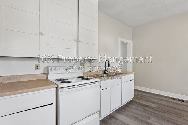 Building Photo - 132 S Richardson Ave