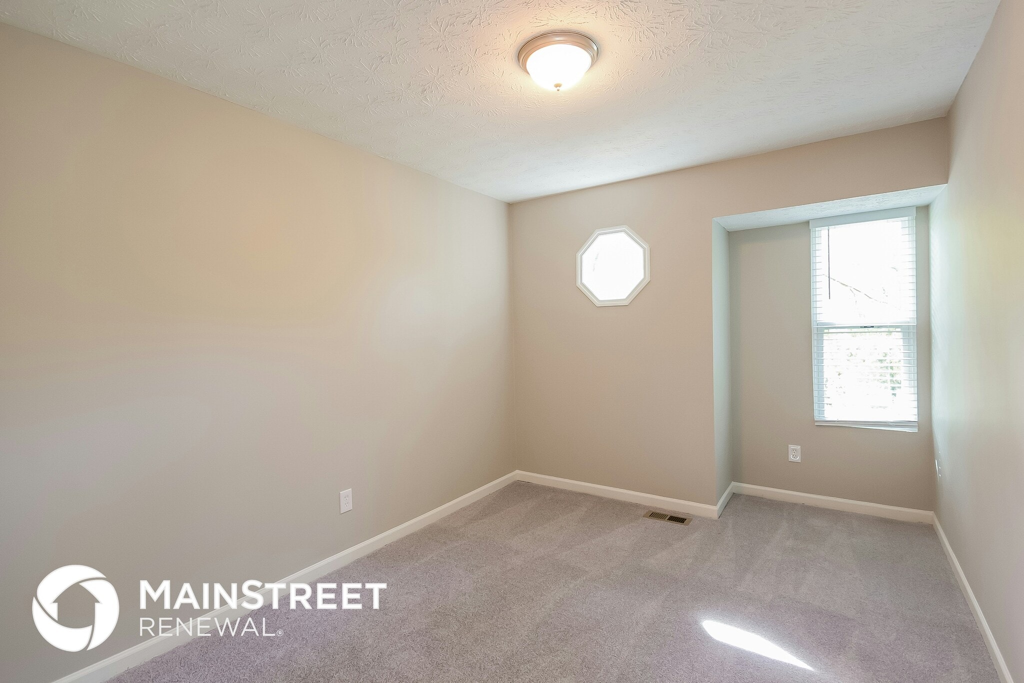 Building Photo - 733 Emerald Forest Cir SW