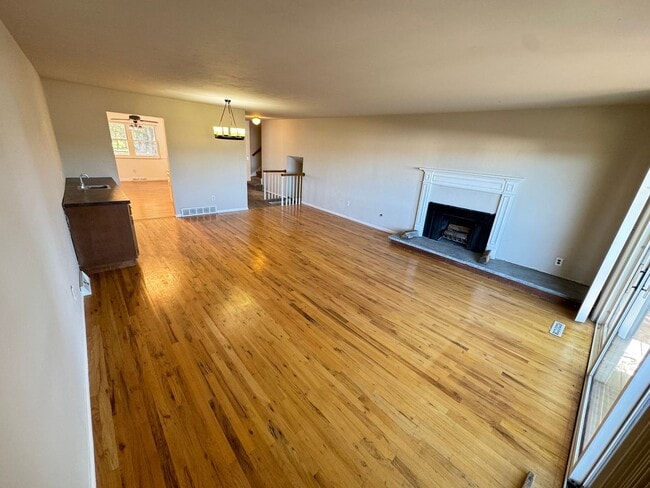 Building Photo - Lovely home in the Villas Community - Age Restricted Community 55+