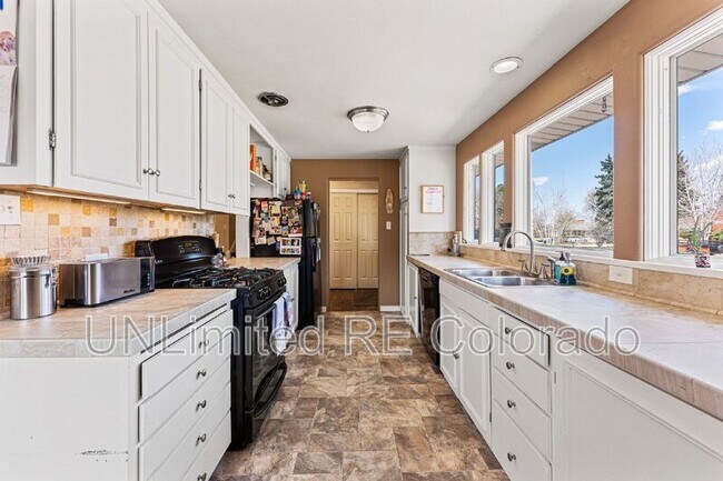 Building Photo - 303 Brentwood St
