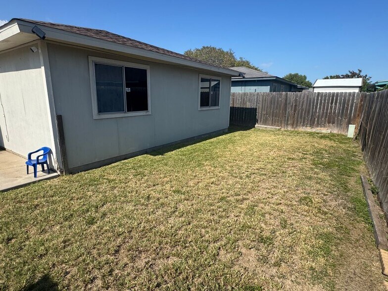 Building Photo - 7806 Grizzley Dr