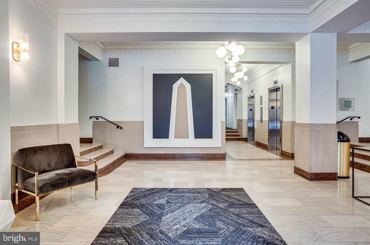 Lobby Area_2 - 1010 25th St NW