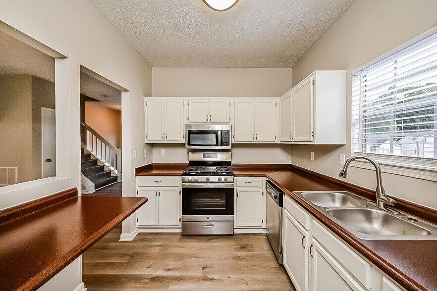 Building Photo - 6514 Eastbriar Dr