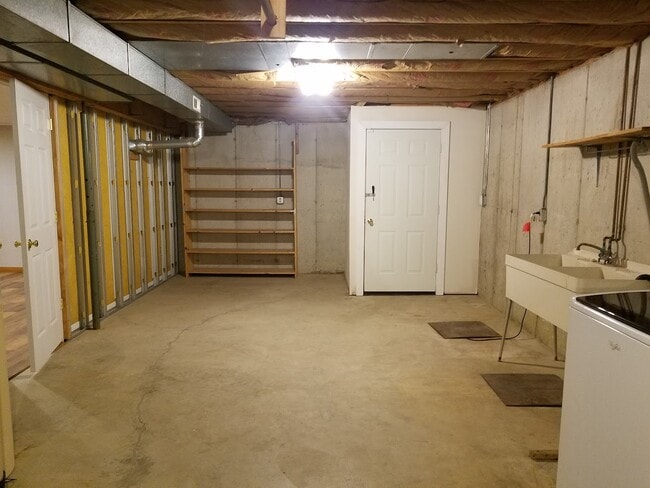 Building Photo - 2040 Megrue Dr