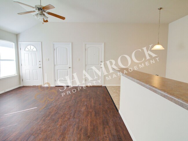 Building Photo - 3/2 Duplex off Hwy 84