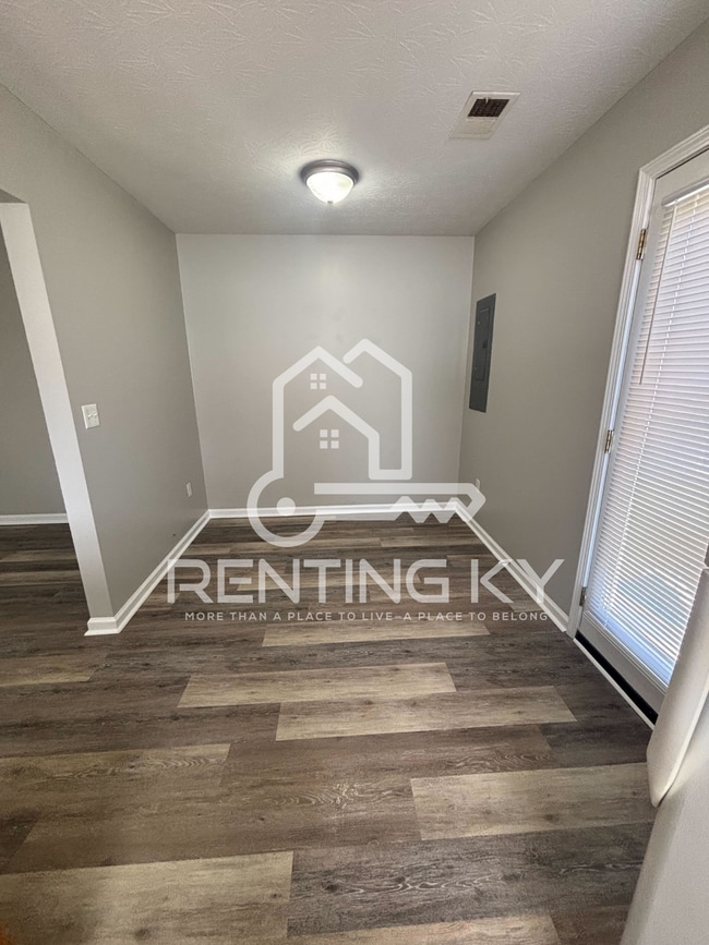 Building Photo - Newly Renovated 2-Bed, 1.5-Bath Townhome!