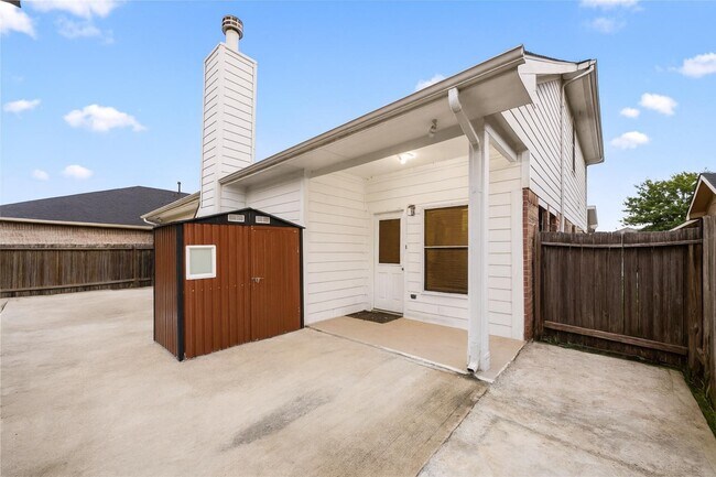 Building Photo - 21327 Colton Cove Dr