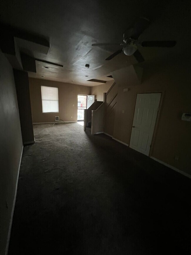 Building Photo - Carroll Park Area Main Street, Big 3 bedroom!