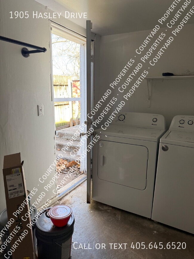 Building Photo - 1905 Hasley Dr