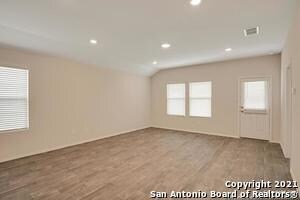 Building Photo - 728 Armadillo Dr