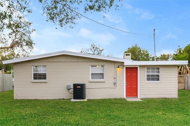 Building Photo - 3919 Longhorn Dr