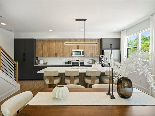 Building Photo - Modern Luxury Townhomes in Charlotte, NC.