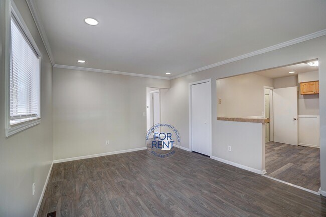 Building Photo - 3717 Larchmont St