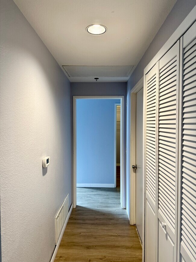 Building Photo - 17161 Alva Rd