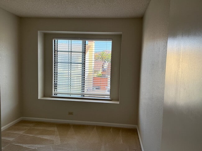 Building Photo - 4 Bedroom Almaden Home