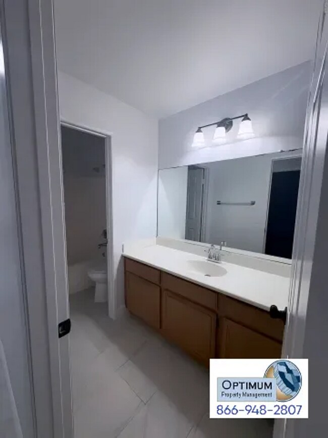 Building Photo - Spacious 4-Bedroom Home with Elegant Finishes & Convenient Location