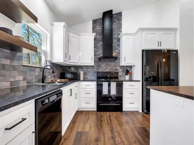 Building Photo - 134 Blackberry Ln