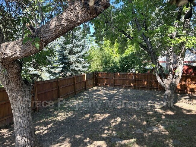 Building Photo - 10860 Stuart Cir
