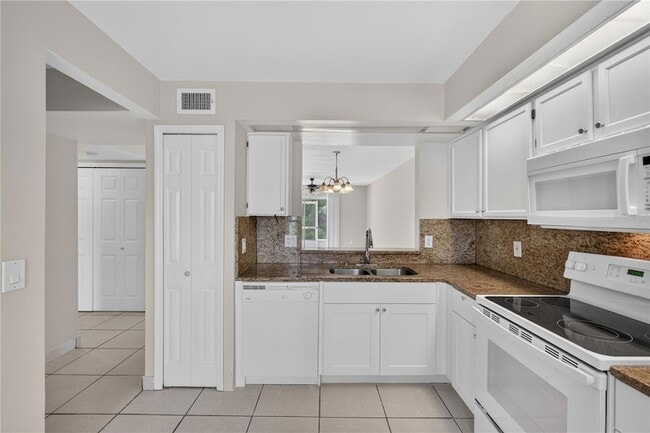 Building Photo - 13829 Timberland Dr