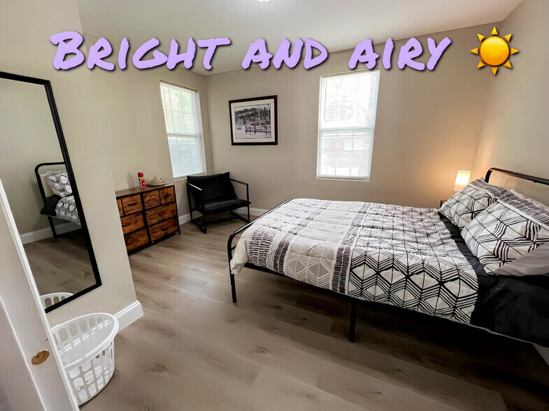 Building Photo - 704 Saint Clair St