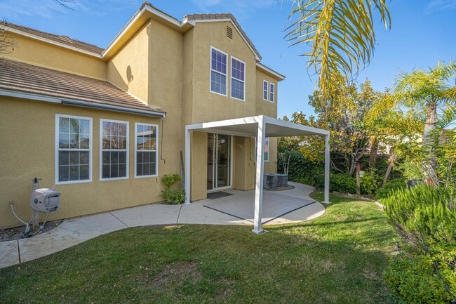 Building Photo - Spacious 4-Bedroom Home with Downstairs Bed/Bath & Full Community Access in Valencia!