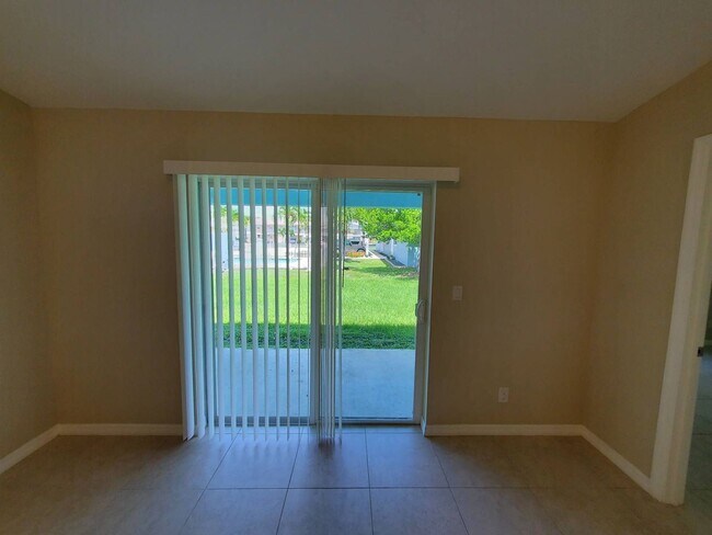 Building Photo - Duplex for rent