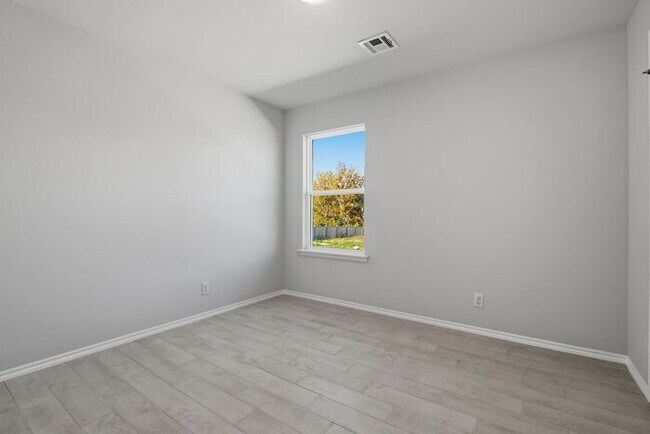 Building Photo - Spacious 4 Bed Home in Owasso – Open Living + Modern Kitchen