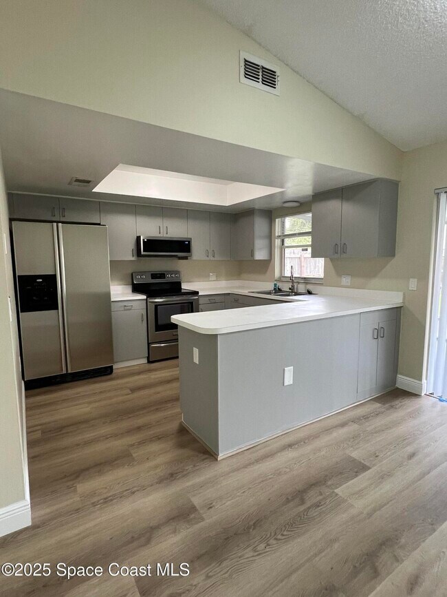 Building Photo - 3154 Dunhill Dr